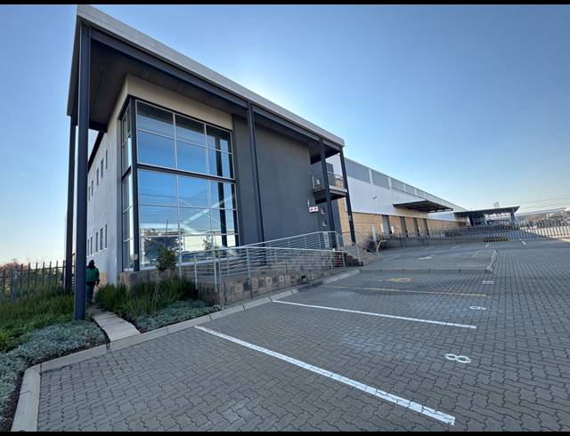 5,860M² WAREHOUSE TO LET IN GOSFORTH PARK